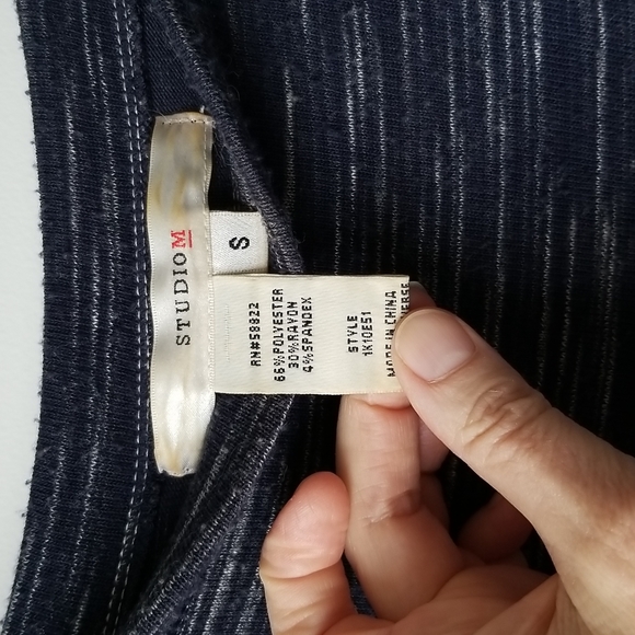 Studio M . Puffy long sleeve dress. Blue. Fits small to medium. Puff sleeves - Picture 6 of 6